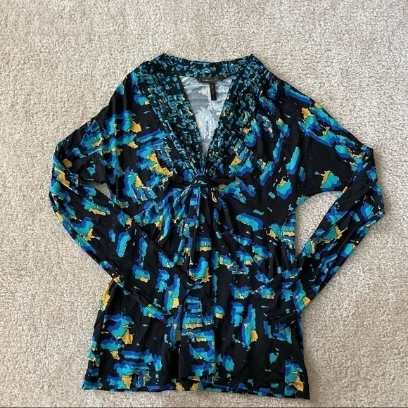 BCBGMaxAzria Tops - Worn Once BCBGMAXAZRIA Black Patterned V-Neck Top